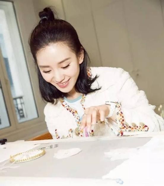 刘诗诗的颜值碾压韩国整容妹，嫁人后她做起了时装设计师